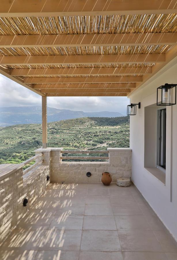 Amvikas Suites-sitia Apartment