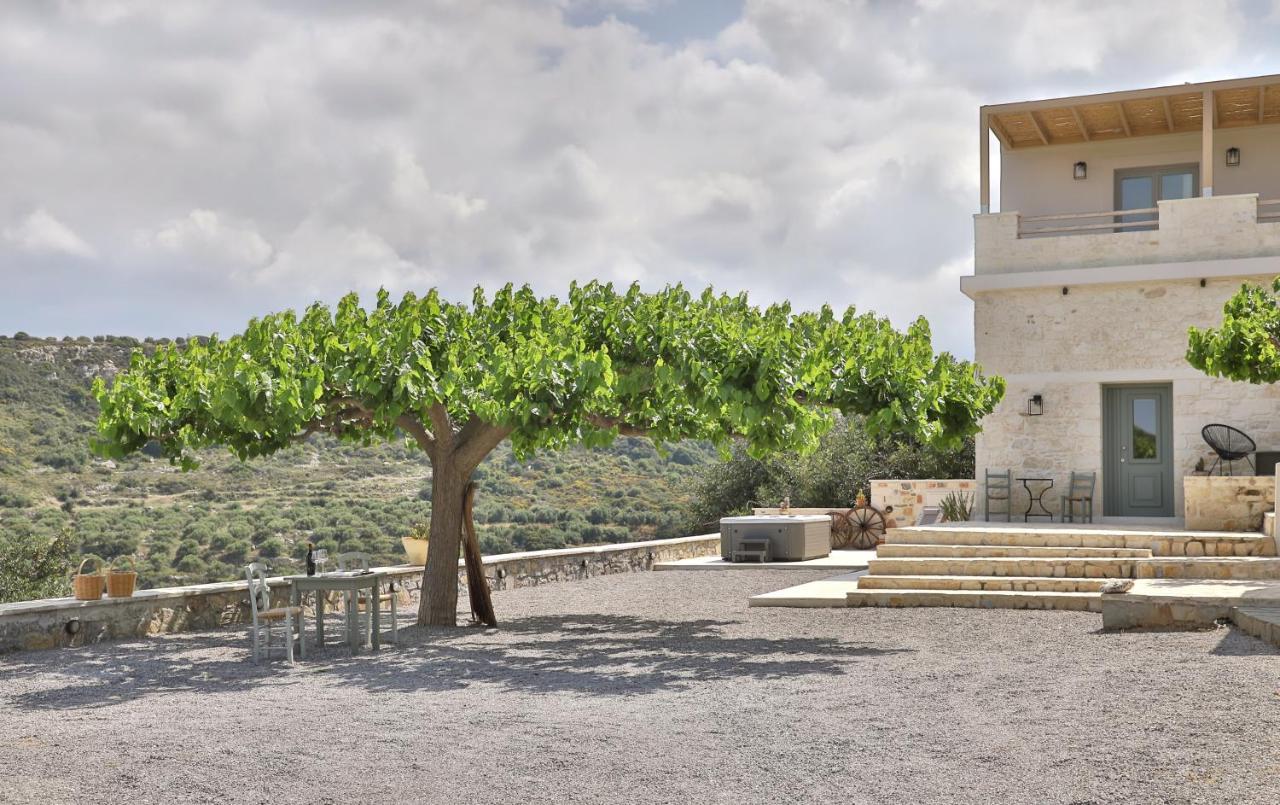 Amvikas Suites-sitia