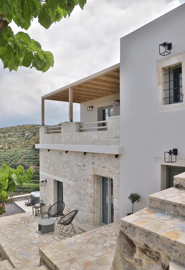 Amvikas Suites-sitia Apartment