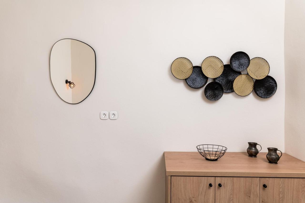 Amvikas Suites-sitia Apartment